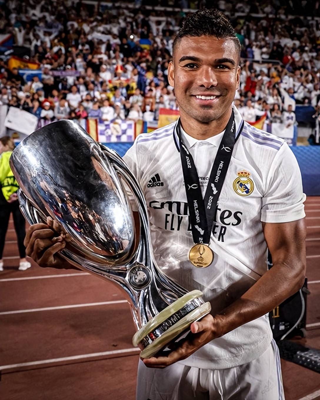 马赛完胜AC米兰，卡塞米罗点燃赛场