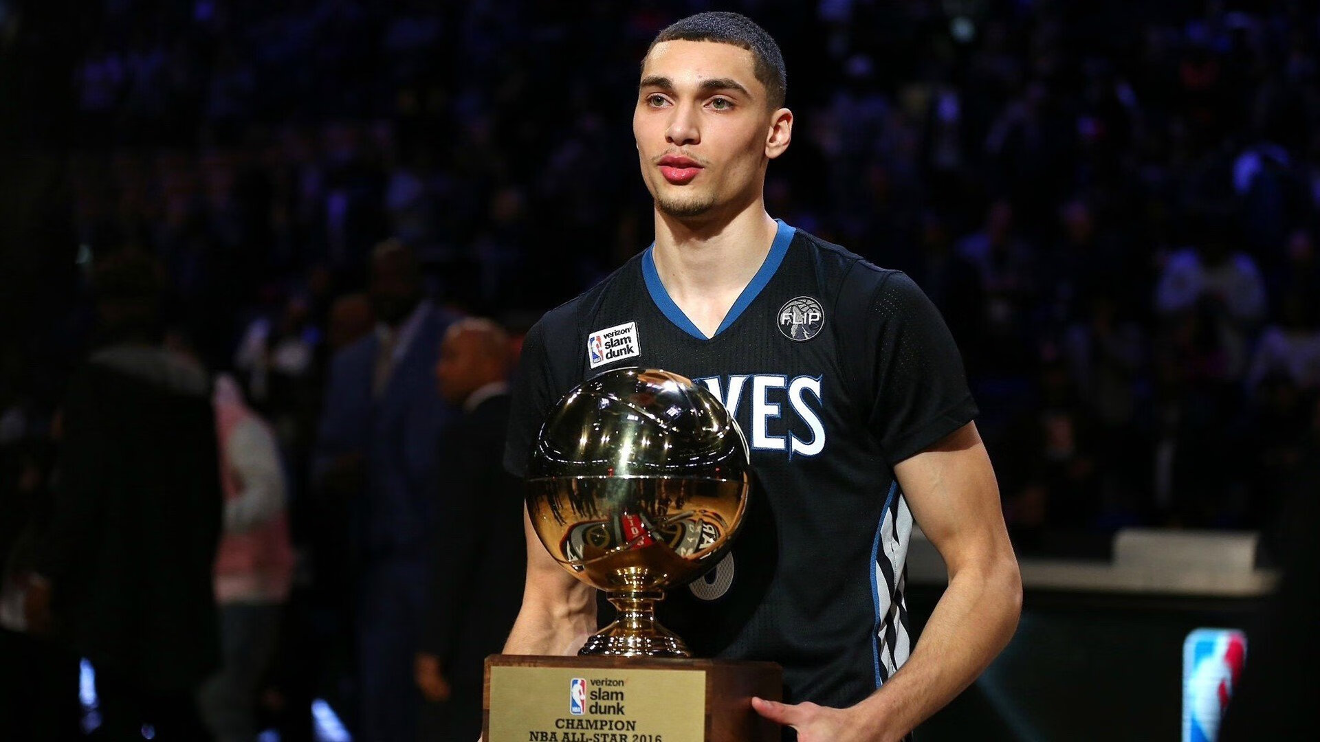 奇迹双响炮，火箭绝杀快船，范弗利特欧冠半决赛主宰战局